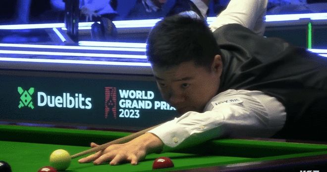 足球里的黄 足球里的黄